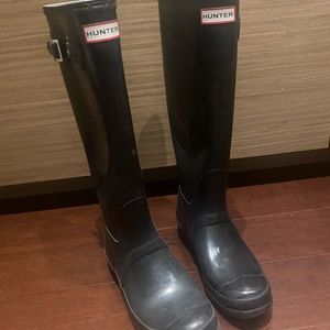 Hunter Boots Original Gloss in Black. US 7M/8F.